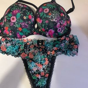 Victoria’s Secret panty set 34d and medium